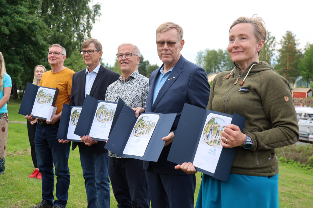 Kuvassa Suomen Ladun kunniakirjalla palkittut: Aki Lappeteläinen, Timo Nisula, Vesa Laaksonen, Seppo Karhu, Johanna Yli-Opas
